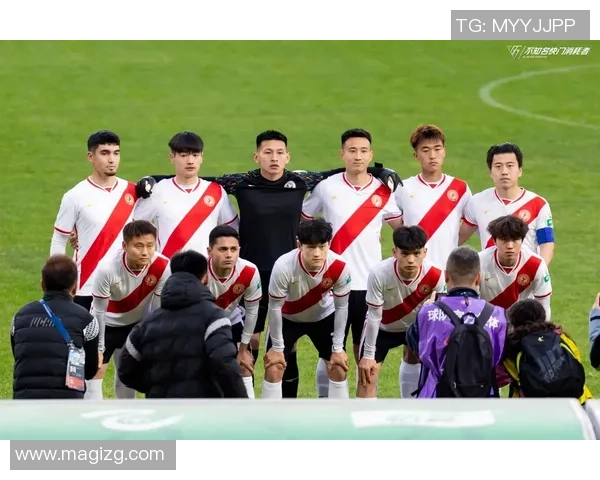 足球明星的儿子首次亮相赛场引发热议球迷期待未来表现 足球明星的儿子首次亮相赛场引发热议球迷期待未来表现