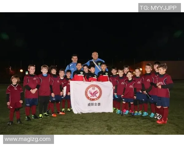 足球明星亲笔签名赠予美女瞬间引发热议与羡慕的浪潮