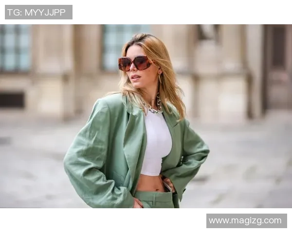 德国足球明星西装魅力展现时尚风采与运动精神的完美结合